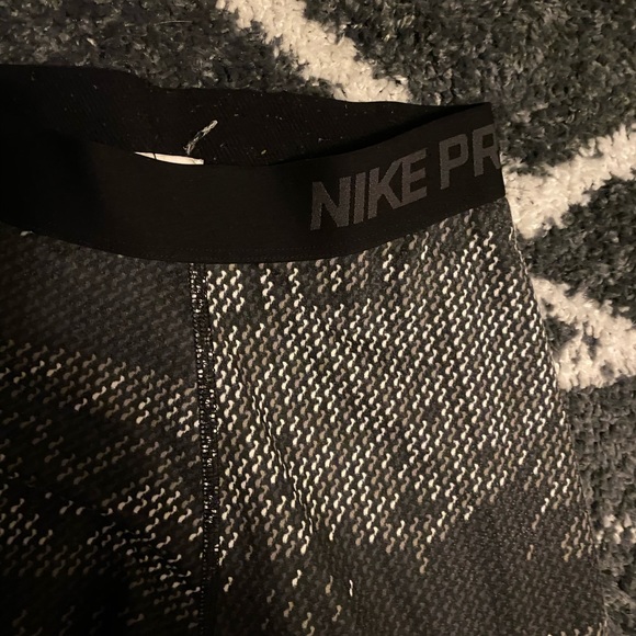 NIKE DRIFIT PRINT LEGGINGS - Picture 5 of 5
